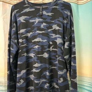 Athleta women’s Camouflage Long Sleeve Sweatshirt